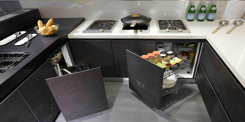 Toàn cảnh bếp sử dụng phụ kiện tủ bếp thông minh

